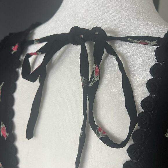 Topshop Petite Woman’s Rose Floral Print Black Summer Lace Trim Romper- Size 4 - Picture 8 of 11
